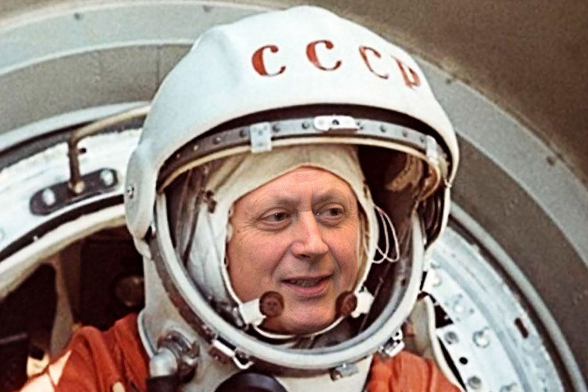 BR1Tabacci's tweet photo. 12 aprile 1961: Jurij Gagarin è il primo uomo nello spazio.

23 marzo 2021: con l'assegnazione della delega alle politiche dello spazio al Compagno @BrunoTabacci, 60 anni dopo riparte il programma spaziale sovietico.

Советской науке слава!

#Tabacci 
#Gagarin https://t.co/QHG6ZAY6mX