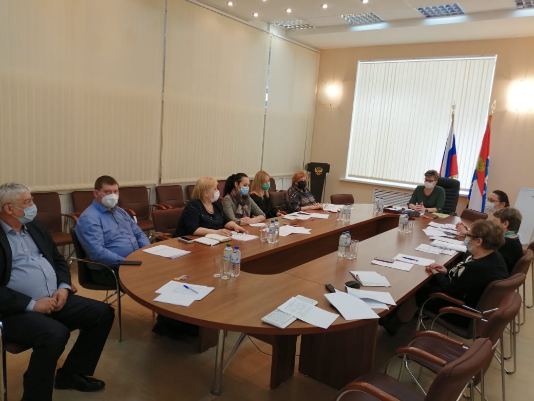 В Департаменте образования состоялось рабочее совещание с директорами комбинатов школьного питания по вопросам организации и качества питания обучающихся.