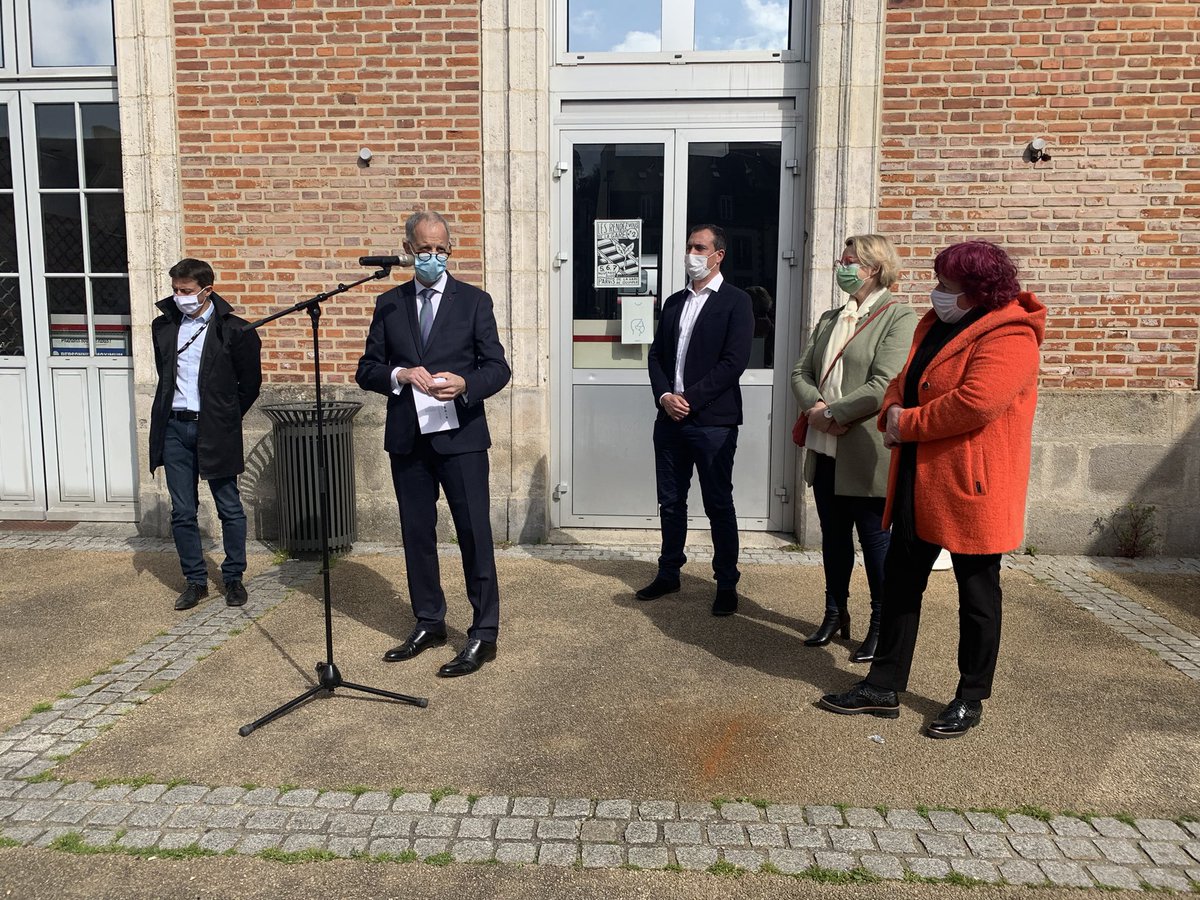 Lancement des travaux pour le PEM gare de #Quimper 
Un projet structurant pour toute la Cornouaille pour repenser, améliorer les mobilités, pour restructurer un quartier et offrir de nouveaux service à la population et à nos visiteurs.
Fier d’y représenter <a href="/regionbretagne/">Région Bretagne</a>