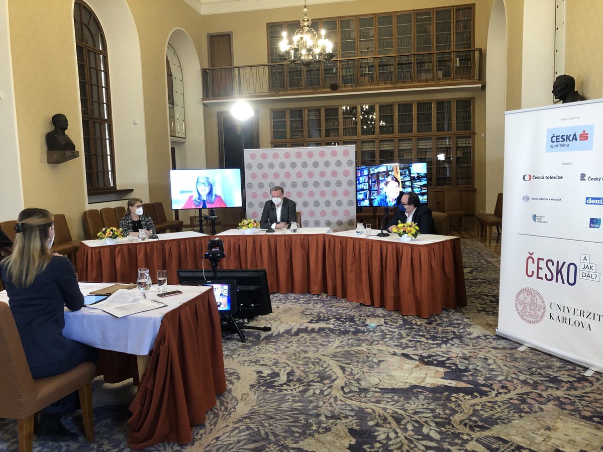 ROK S COVID-19. A jak dál? 
Konference ⁦<a href="/UniKarlova/">Univerzita Karlova</a>⁩
Právě teď panel VĚDA-s prof.Janem Konvalinkou. 
🦠💊🔬
Sledujte živě: facebook.com/events/3340183…