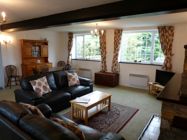 TheHolidayCots's tweet photo. The cottages at Lower Farm House offer a wonderful rural retreat, surrounded by unspoilt countryside. If you fancy something a bit livelier during your stay, the coast is only a 15-minute drive away!
ποΈ Sleeps 1-5
https://t.co/kHXesHQjjL
#HolidayCottages #Lympsham #Somerset https://t.co/RQPedrpZtm
