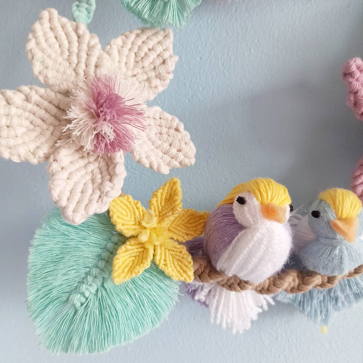 Spring decoration, wreath on order this time in pastel colours🌸🐦🤍 
From macrame ropes and wool on a circle with a diameter of 20cm😊

#macramedecor 
#macrame 
#macramelove 
#macrameartist
