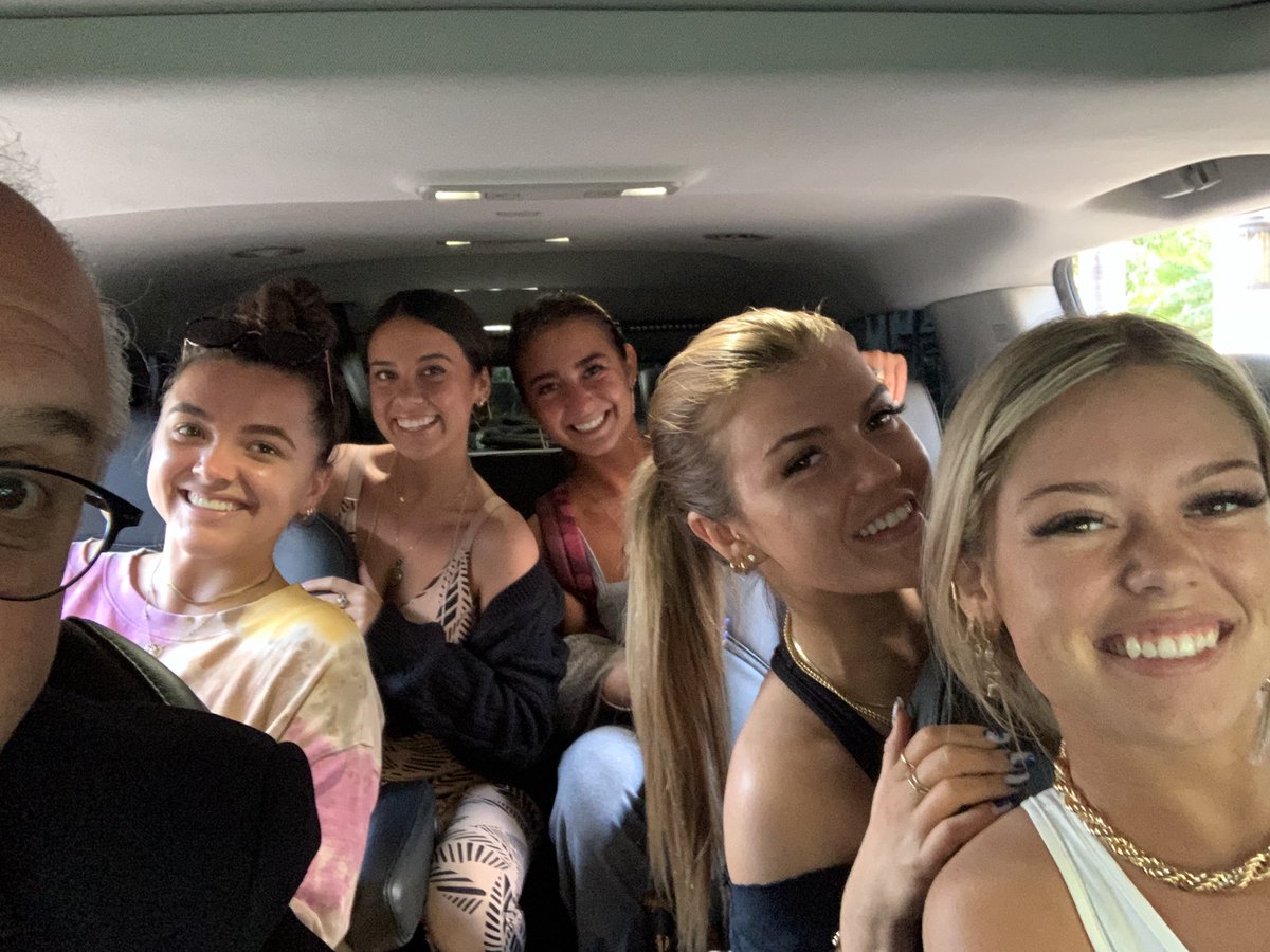 myprivatelimo's tweet photo. Entrusting us to take care of the girls coming down to their Naples home for #SpringBreak2021 because  “We Treat You Like Family” https://t.co/vxh3fcg1a0