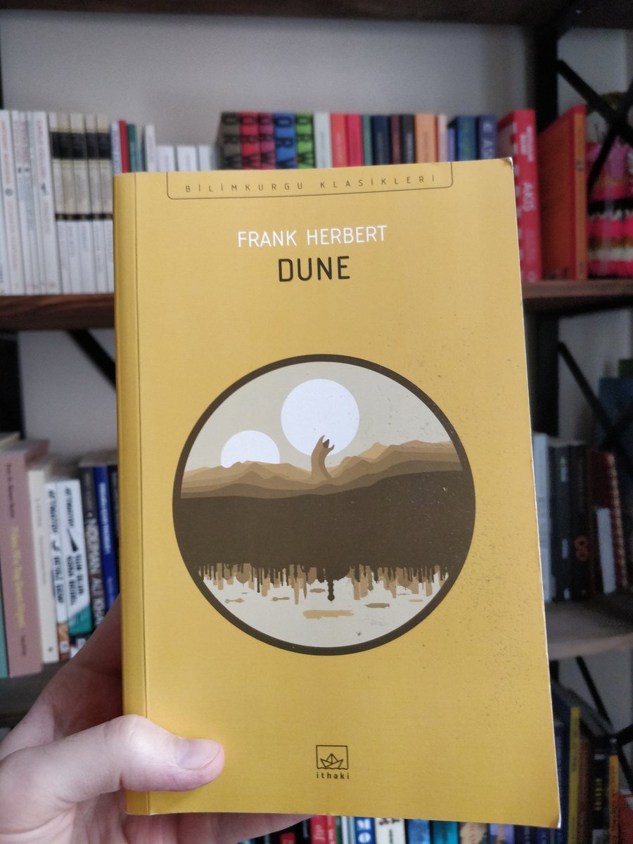 Dune

Ayrıntıyı ve akıcılığı birleştirmiş en iyi bilimkurgu romanı olabilir. Daha kitabın başında bunu hissettirmişti.