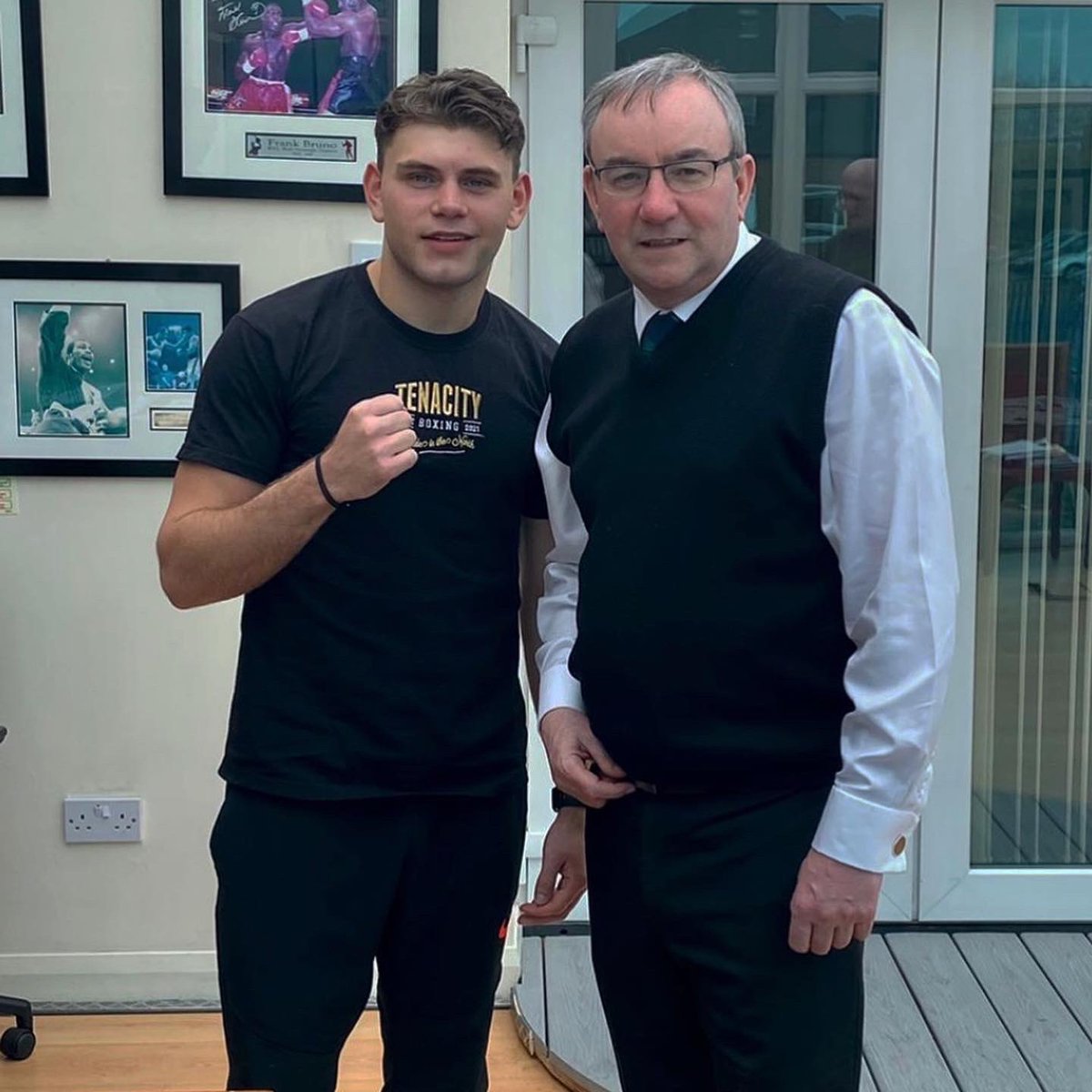I’m delighted to announce I’ve signed a professional contract under the management of @SteveWoodVIP @vipboxing 🖋 Excited for what’s to come with the best team possible around me @BoxingTenacity @Johnstubbsy84 @anthonykellybox 👌 Fight news coming soon 👀 🥊