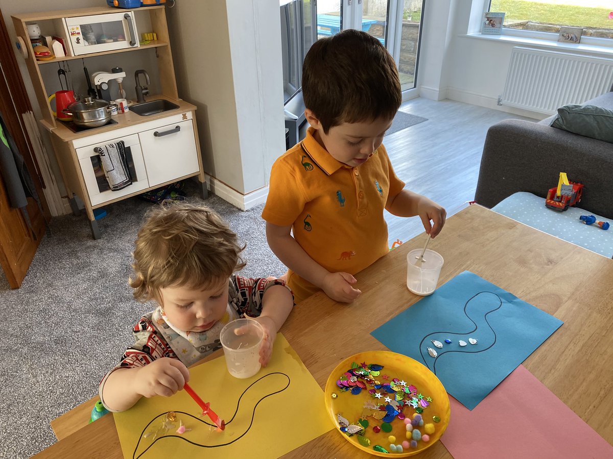shemmers88's tweet photo. Making colourful snakes this morning using different textures, colours &amp; shapes 🐍 @StStephens_Bury @StStephens_EYFS https://t.co/MCa84tgOFi