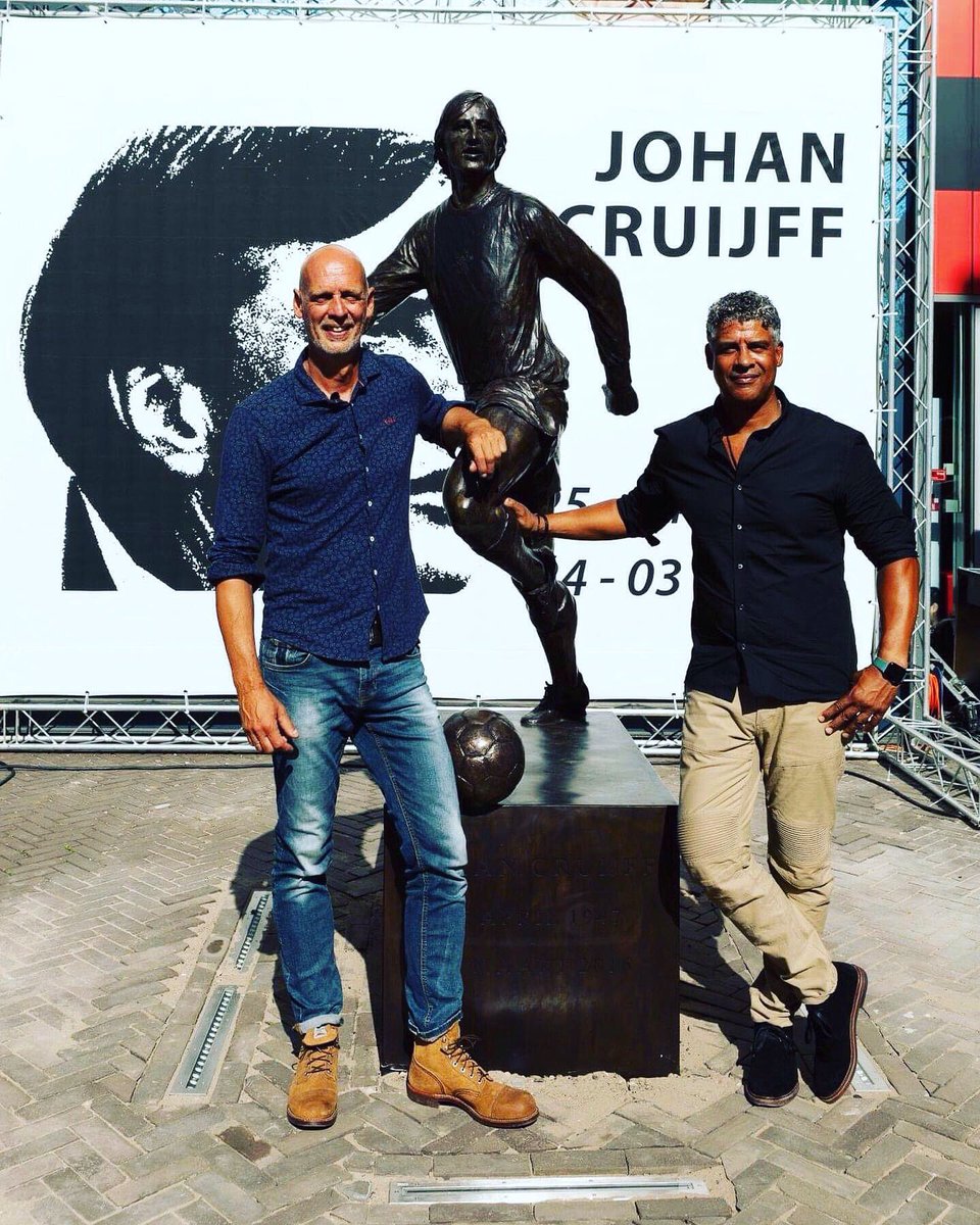 manstandbeeld's tweet photo. Vandaag is het exact 5 jaar geleden dat Johan Cruijff overleed. Dankzij de bijdrage van alle Ajax supporters staat er nu een standbeeld van Johan als blijvende herinnering. #cruijff #cruyff #vooraltijdnr14 #standbeeldcruijff #dezemanverdienteenstandbeeld #ajax https://t.co/dxJ1lNvHvf
