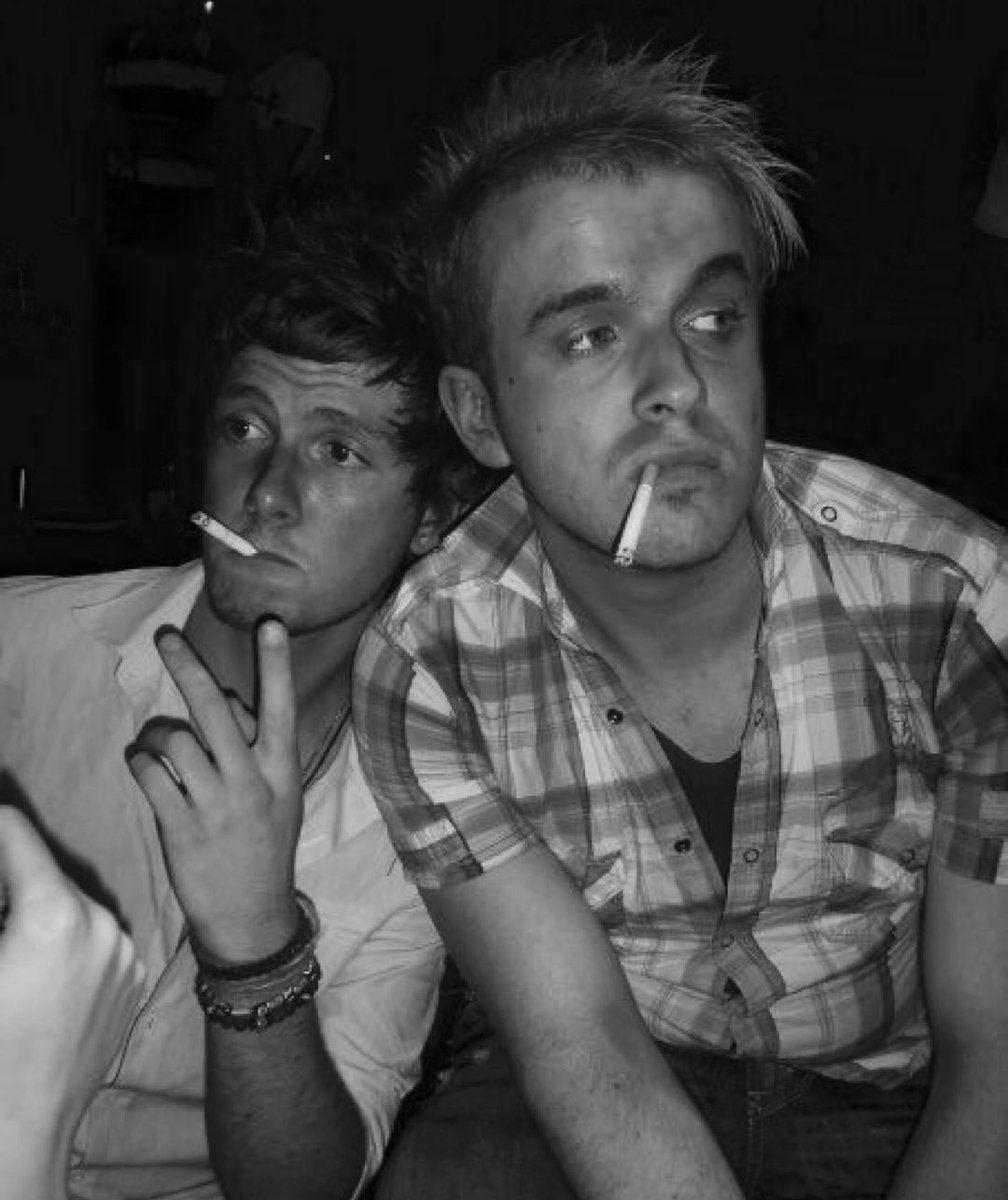 You can’t sit with us <a href="/Rodlaa/">Oh.My.Rod</a> 

MEGA throwback 😂🖤😎