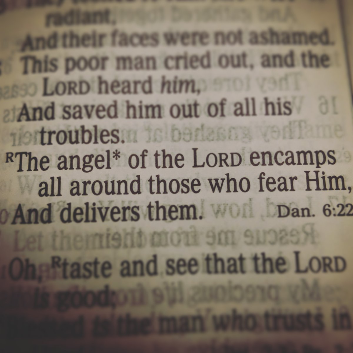 davidelmore81's tweet photo. It is comforting to know that God surrounds His followers. God delivers us at all times. It may not look like our plan but it is His plan. Psalm 34:7 #psalmsproverbschallenge https://t.co/ntdGzZ8k9a