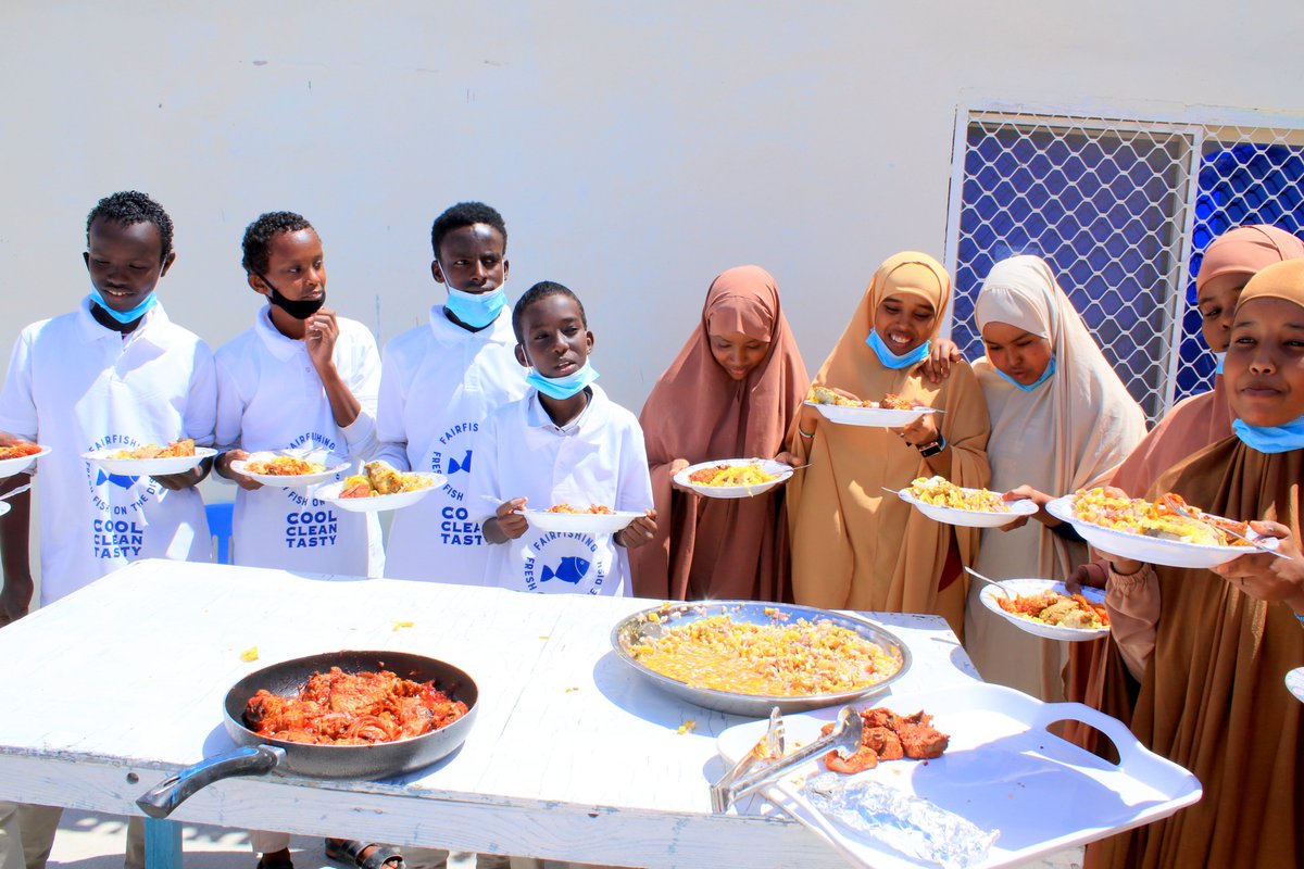 FairFishing's tweet photo. Fresh Fish for the New Generation 🐟
Training with happy students in Bosaso, Puntland learning Cool, Clean &amp; Tasty Fish, cooking a healthy &amp; delicious lunch 🐟
#Students #cookingtime #learningisfun #knowledgesharing #fisheries #foodsecurity #localfood #hornofafrica #FairFishing https://t.co/ukA29EmrkT