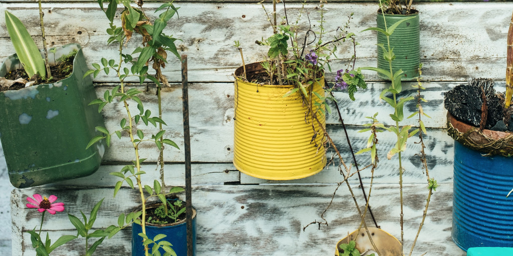 apdouk's tweet photo. Clear out your clutter & help save the planet! This #SpringClearingWeek recycle your unwanted items carefully to avoid creating unnecessary waste @recycle_now has lots of tips & inspiration to help you find a home for what you #SpringClear 💪 #declutter https://t.co/tvDTMNCRkL