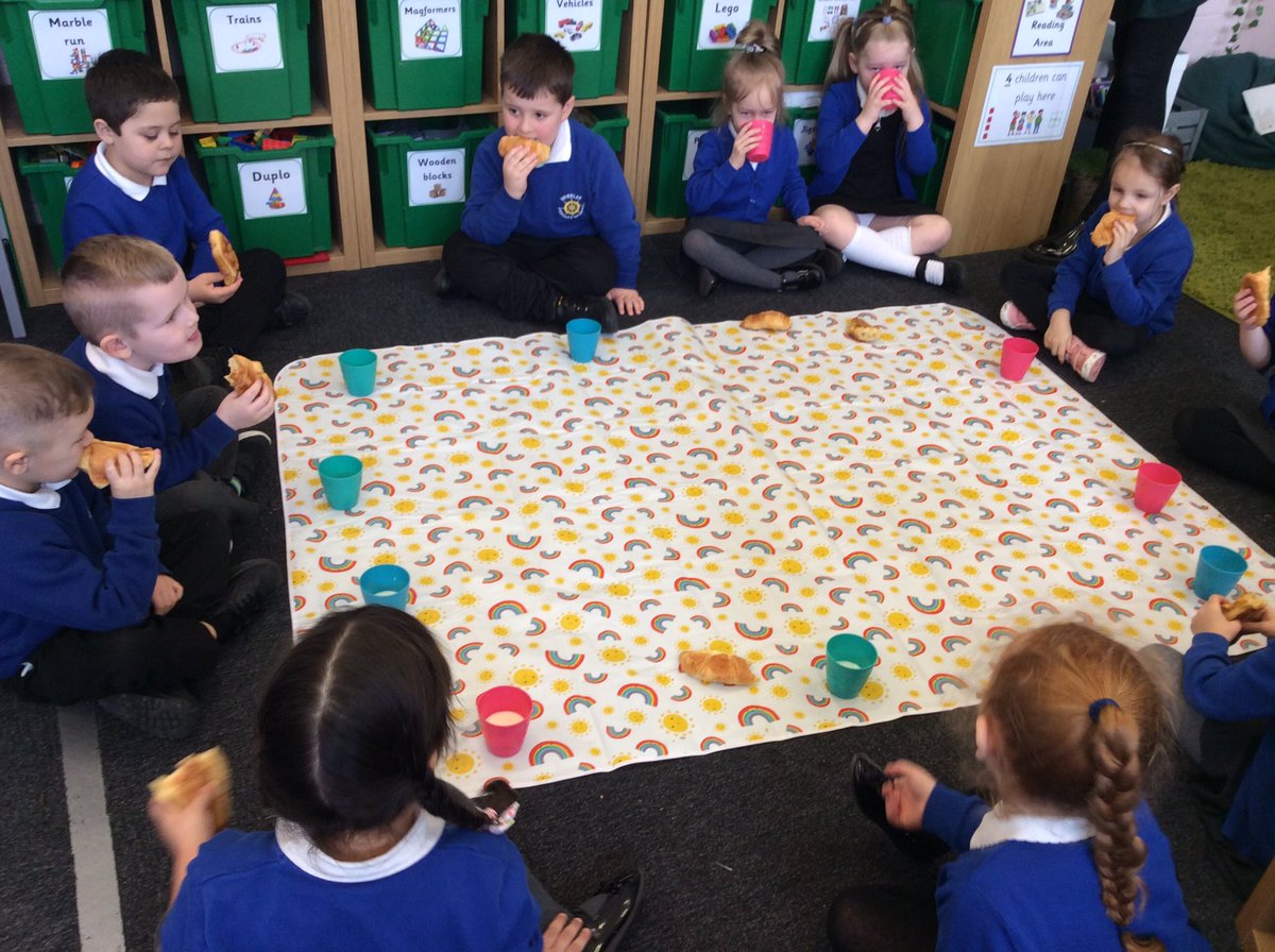 Wheeler_PS's tweet photo. The Green Base children are enjoying their croissants this morning for snack. #greenbase #wheelereyfs #hcatschool https://t.co/ASvHeNdTfB