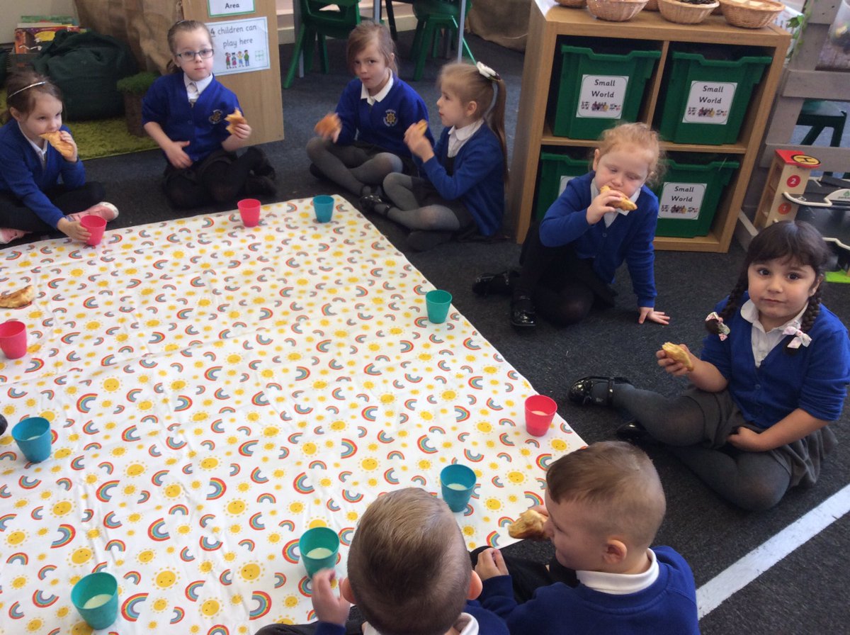 Wheeler_PS's tweet photo. The Green Base children are enjoying their croissants this morning for snack. #greenbase #wheelereyfs #hcatschool https://t.co/ASvHeNdTfB