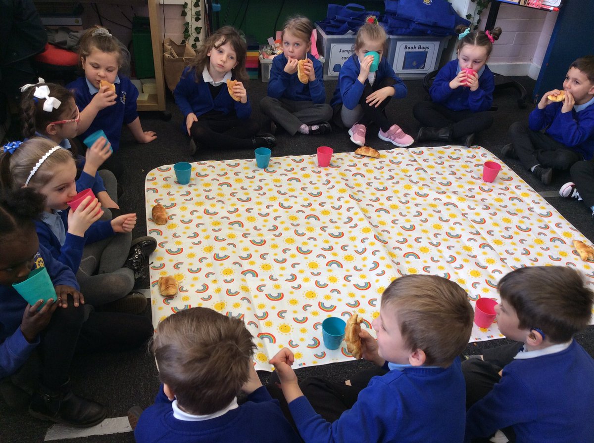 Wheeler_PS's tweet photo. The Green Base children are enjoying their croissants this morning for snack. #greenbase #wheelereyfs #hcatschool https://t.co/ASvHeNdTfB