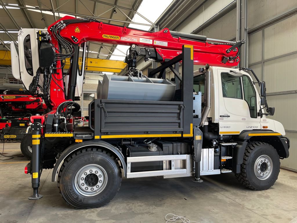 Foto de l’Unimog amb la nova grua adquirida amb la subvenció de 41.000,00€ de la convocatòria d’ajudes a la Gestió Forestal Sostenible 2020, Resolució ARP/1411/2020, amb la qual millorem la mobilització de la biomassa a Catalunya. <a href="/agriculturacat/">Agricultura</a> #palfinger #Lignia #biomassa