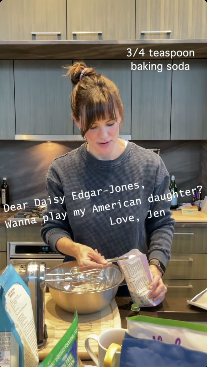 DaisyEJNews's tweet photo. Jennifer Garner mentioned @DaisyEdgarJones in her #PretendCookingShow video and yes she could totally play her mother someone make it happen https://t.co/PSSKqhGneN