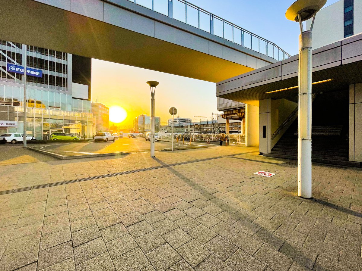 vlog_hack's tweet photo. 夕日に染まる新潟駅 https://t.co/WUhudKPPla