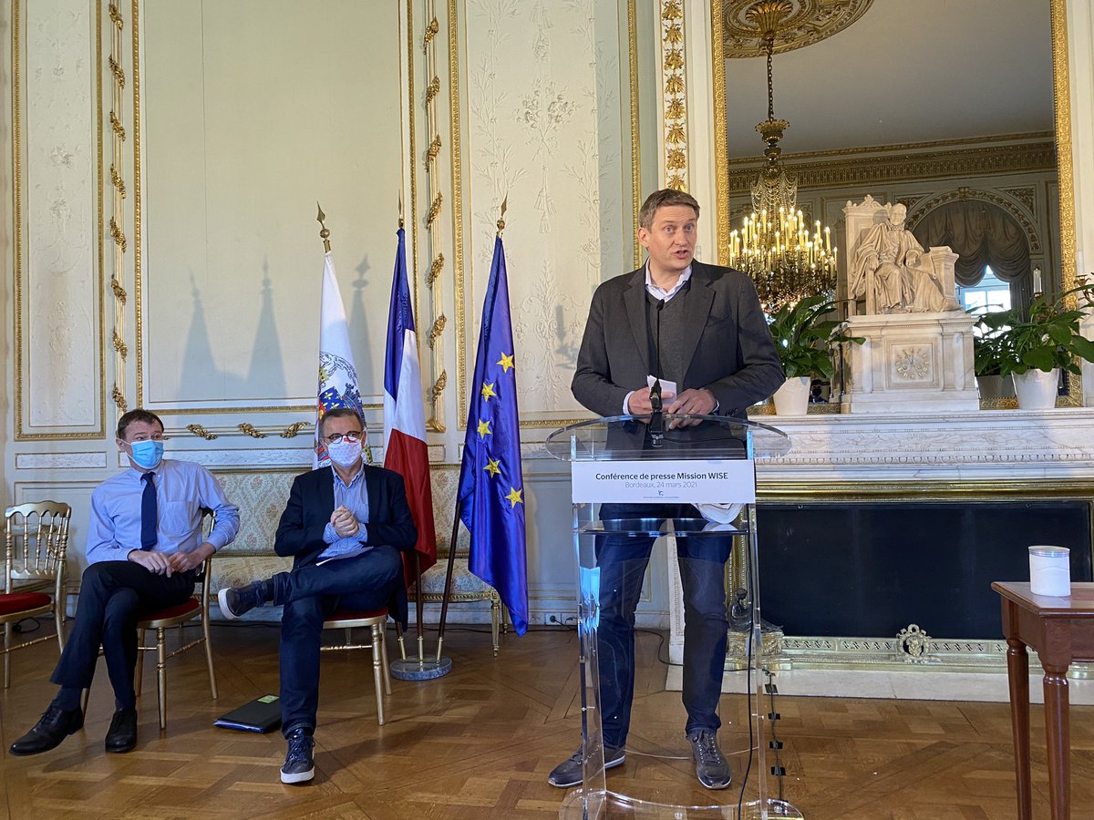 20minutesbord's tweet photo. Conférence de presse de restitution de la mission WISE qui a embarqué sur la Station Spatiale International (ISS) des sages de vigne et des bouteilles de vin de #Bordeaux https://t.co/Y2sbQkL5uG