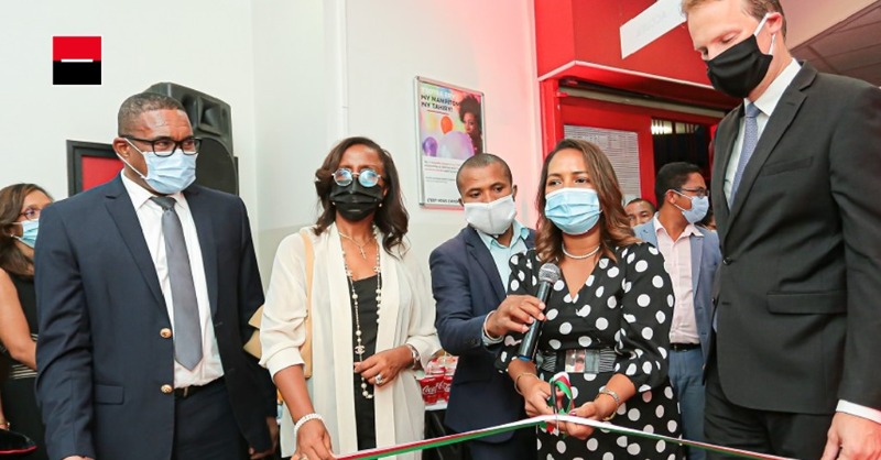 SocieteGenerale's tweet photo. [#Afrique] 🌍 Lancement d'une nouvelle Maison de la PME à Madagascar ! Un espace dédié aux entrepreneurs, né d'une volonté du Groupe et de ses partenaires locaux d'apporter une réponse concrète aux problématiques de suivi et de financement des PME en Afrique 👇 #GrowWithAfrica