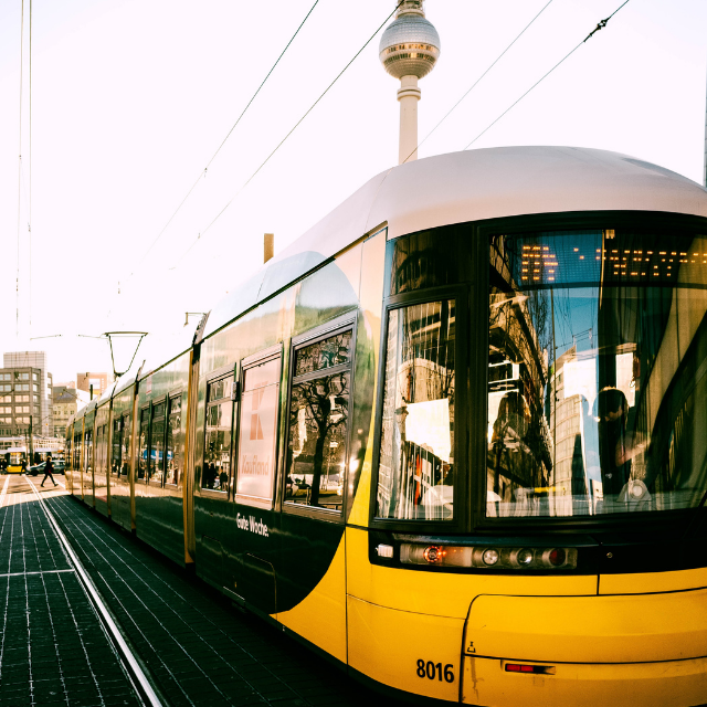 itsroadjet's tweet photo. Lockdown but don't lock your heart. Wie bewegt ihr Euch im Lockdown vorwiegend fort? Fahrt ihr mit den öffentlichen Verkehrsmitteln?
#mobility #lockdown #roadjet https://t.co/rI0nEcHxVU