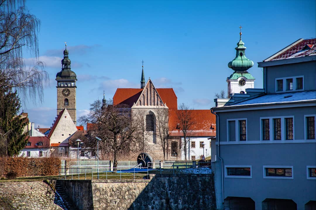 kupafoto's tweet photo. Hledaní siluety Budějc
#Budejce #CeskeBudejovice #Budejce #CernaVez #BilaVez #DominikanskyKlaster #KostelObetovaniPannyMarie #Solnice #Jiraskuvjez #PlaveckyStadion #bluesky
#sunnyday
[○°] #PavelKubes #kupafoto #kupastudio #Canon5DMk2 #March2021 https://t.co/TcG8Yp452X