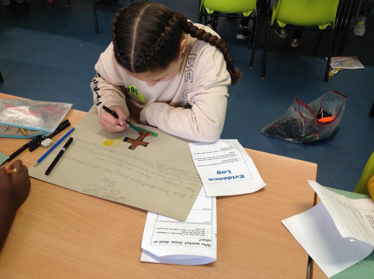 meadowlaneprm's tweet photo. We are Easter Story detectives today in Dosbarth Usk. We are very busy checking evidence, looking for clues and filing incident reports #workingingroups #reportingback🔎👮♂️👮♀️🚨 https://t.co/b7eRiLbPzU