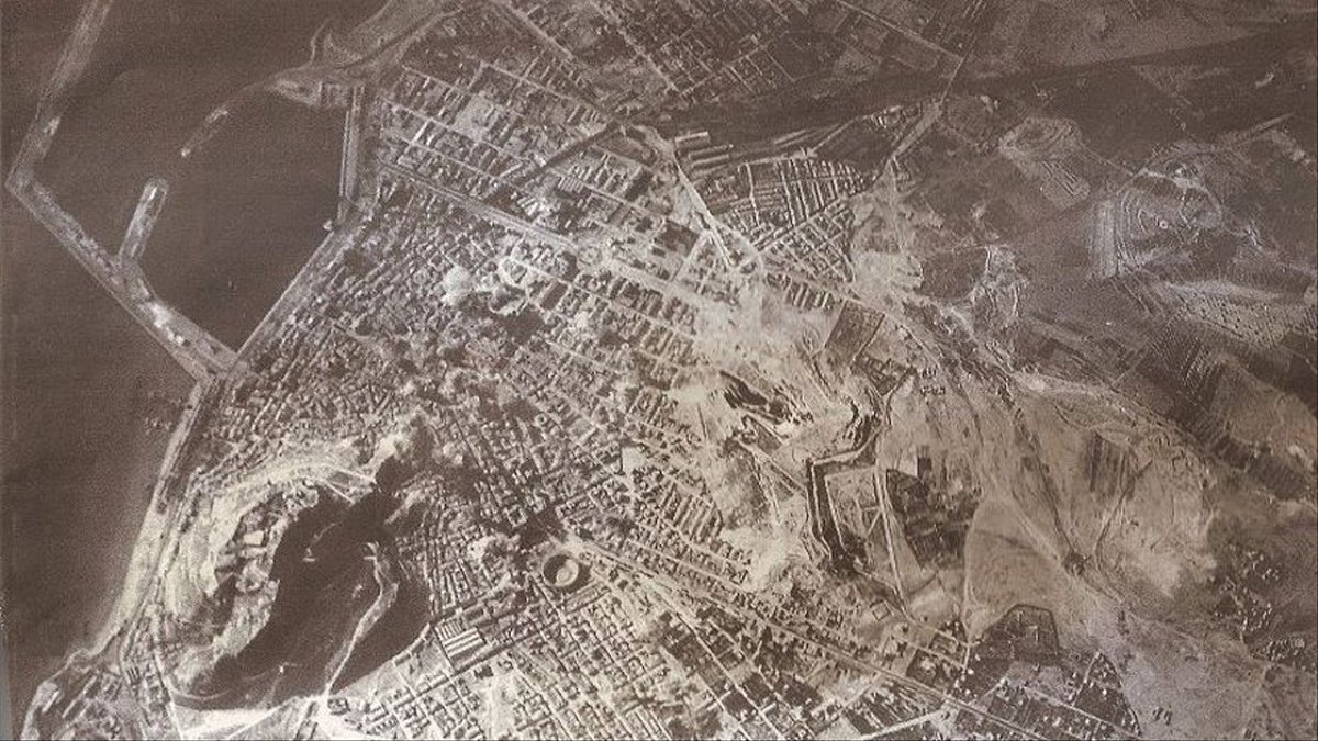 ElenaTamarit's tweet photo. Les darreres setmanes hem fet un recorregut radiofònic per l'ofensiva final del bàndol sublevat contra la Segona República. Hem fugit a l'exili des de l'aeròdrom de Monòver i hem parlat dels continus bombardejos que escamparen la mort aquell fatídic març de 1939. #TenimMemòria🖤 https://t.co/YaCB1OtrP7