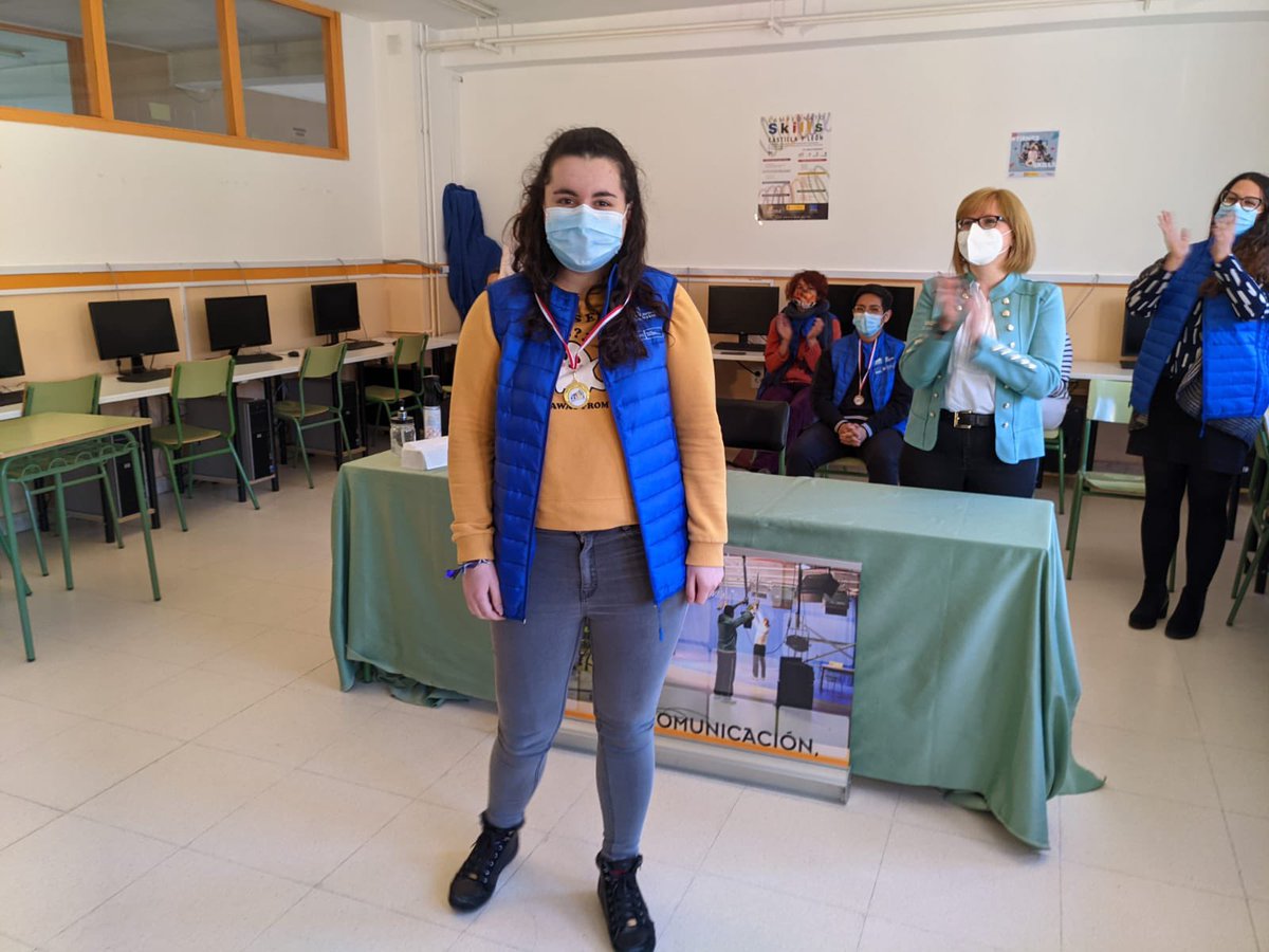 PatricioCharo's tweet photo. Ganamos oro, plata y bronce 🥇🥈🥉en la categoría de Diseño y Animación en Juegos #FSE_CyLSkills @iesvegadelprado Enhorabuena a Alejandro Pozo Álvarez, Daniel Sánchez Valle y a Nieves Domínguez Navarro https://t.co/jAy7AnPkTB