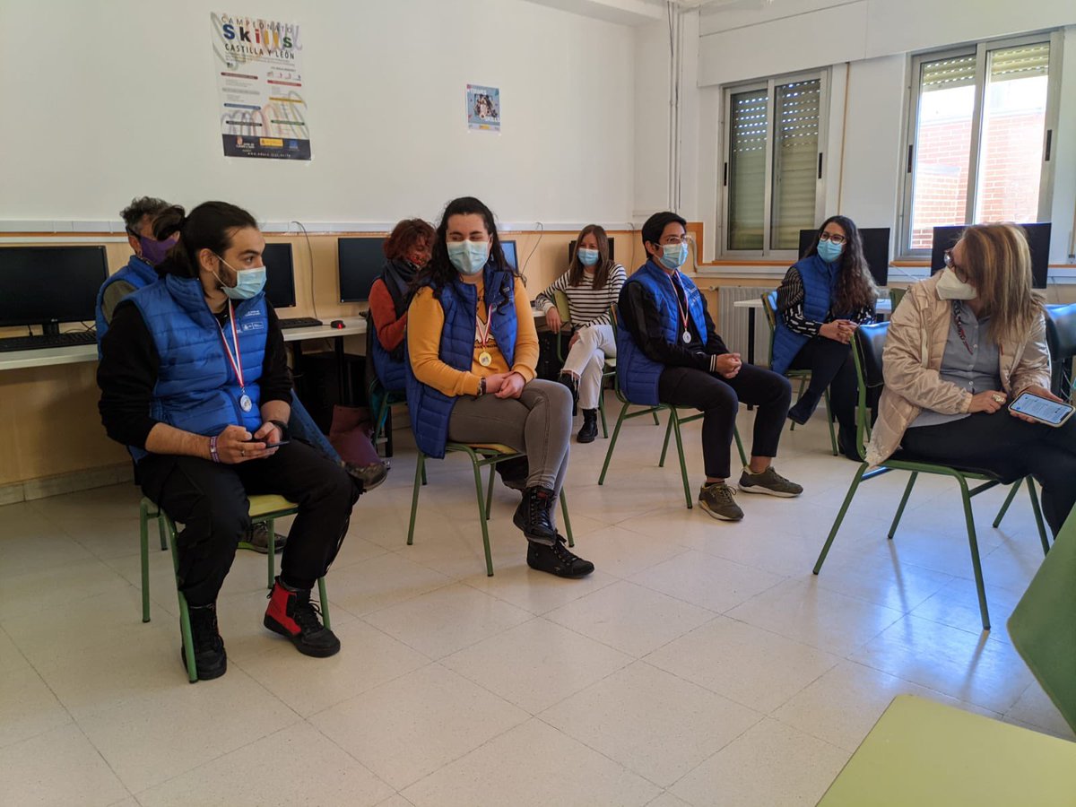 PatricioCharo's tweet photo. Ganamos oro, plata y bronce 🥇🥈🥉en la categoría de Diseño y Animación en Juegos #FSE_CyLSkills @iesvegadelprado Enhorabuena a Alejandro Pozo Álvarez, Daniel Sánchez Valle y a Nieves Domínguez Navarro https://t.co/jAy7AnPkTB