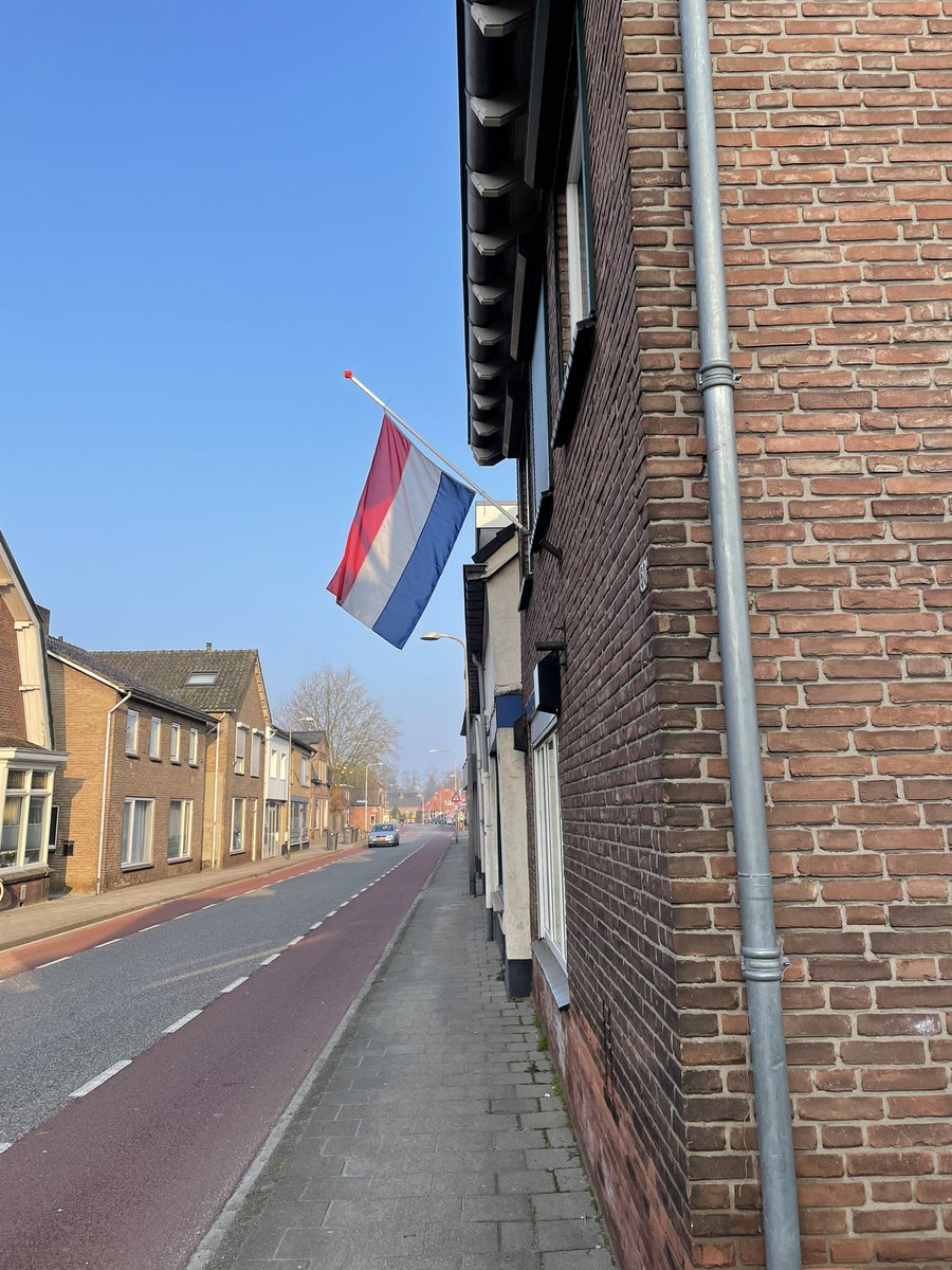 khunmarcel's tweet photo. Opdat wij niet vergeten, vandaag 76 jaar geleden het bombardement op Goor #24maart #hofvantwente https://t.co/X6Jbo2RZHM