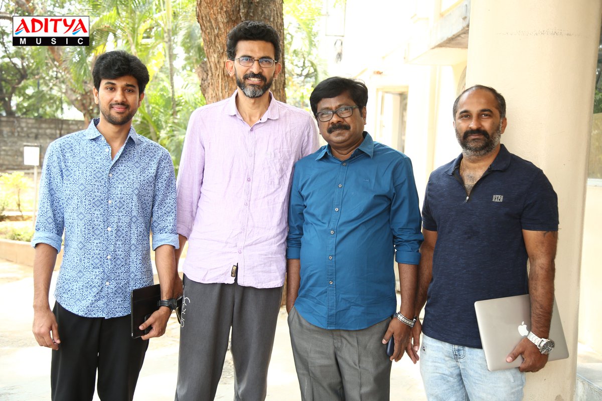 adityamusic's tweet photo. Director @sekharkammula Launched #AlantiSitralu Movie Trailer
ICYMI► https://t.co/nIaL4sPiPa
Music by #SanthuOmkar
@ajaykathurvar @shwettaparashar
@YashPuri04 @mailrahul07 @supreethckrish1 #IandIArts #CosmicrayProductions @adityamusic https://t.co/IzUieNoYcg