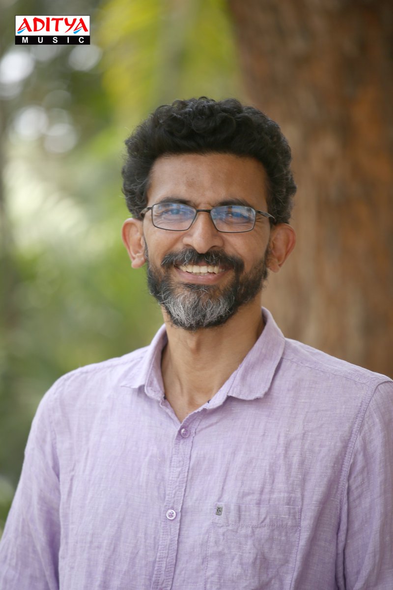 adityamusic's tweet photo. Director @sekharkammula Launched #AlantiSitralu Movie Trailer
ICYMI► https://t.co/nIaL4sPiPa
Music by #SanthuOmkar
@ajaykathurvar @shwettaparashar
@YashPuri04 @mailrahul07 @supreethckrish1 #IandIArts #CosmicrayProductions @adityamusic https://t.co/IzUieNoYcg