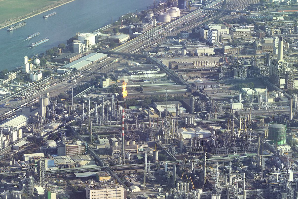 DecarbonH's tweet photo. Today's De-carbon heroes are Germany based @BASF and @Lindeplc, and Saudi-Arabian @SABIC.

#steamcracking is a petrochemical process releasing around 200 million tons of CO2 annually. The 3 companies plan to shave 90% off this! 💚 

https://t.co/i1sQtmIpjQ

#CarbonManagement https://t.co/PCgNyyqvi9