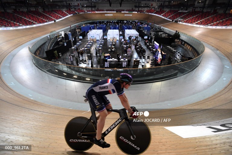 AFPphoto's tweet image. #France - A velodrome is used as a Covid-19 vaccination centre.
📸 @alainjocard #AFP