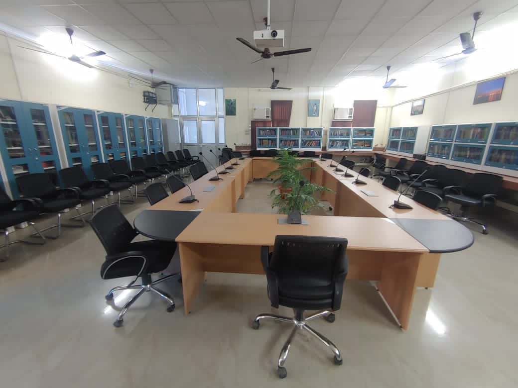 ProfAnilKumarT1's tweet photo. Newly furnished building of the School of Biotechnology with smart class room, Practical Laboratories, Library and Faculty Research Labs ready for inauguration by Prof Rakesh Bhatnagar, VC BHU @VCofficeBHU @DBTIndia @DrRPNishank https://t.co/x26DxspBgv