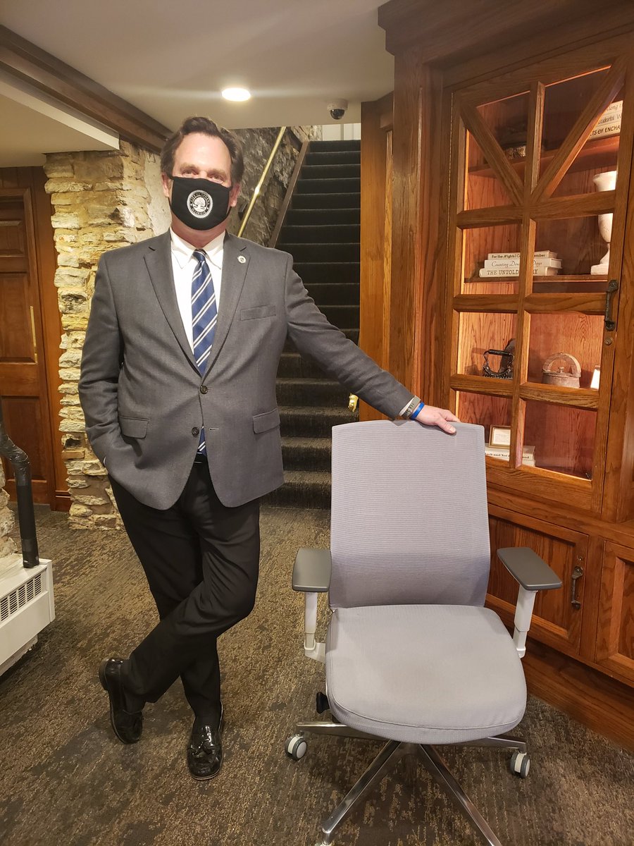 LlcWorkspaces's tweet image. Thank you @GenevaILChamber for hosting a very fun after hours and new member banquet. We are tickled that the Mayor @MayorBurns won our AMQ Zilo task chair!