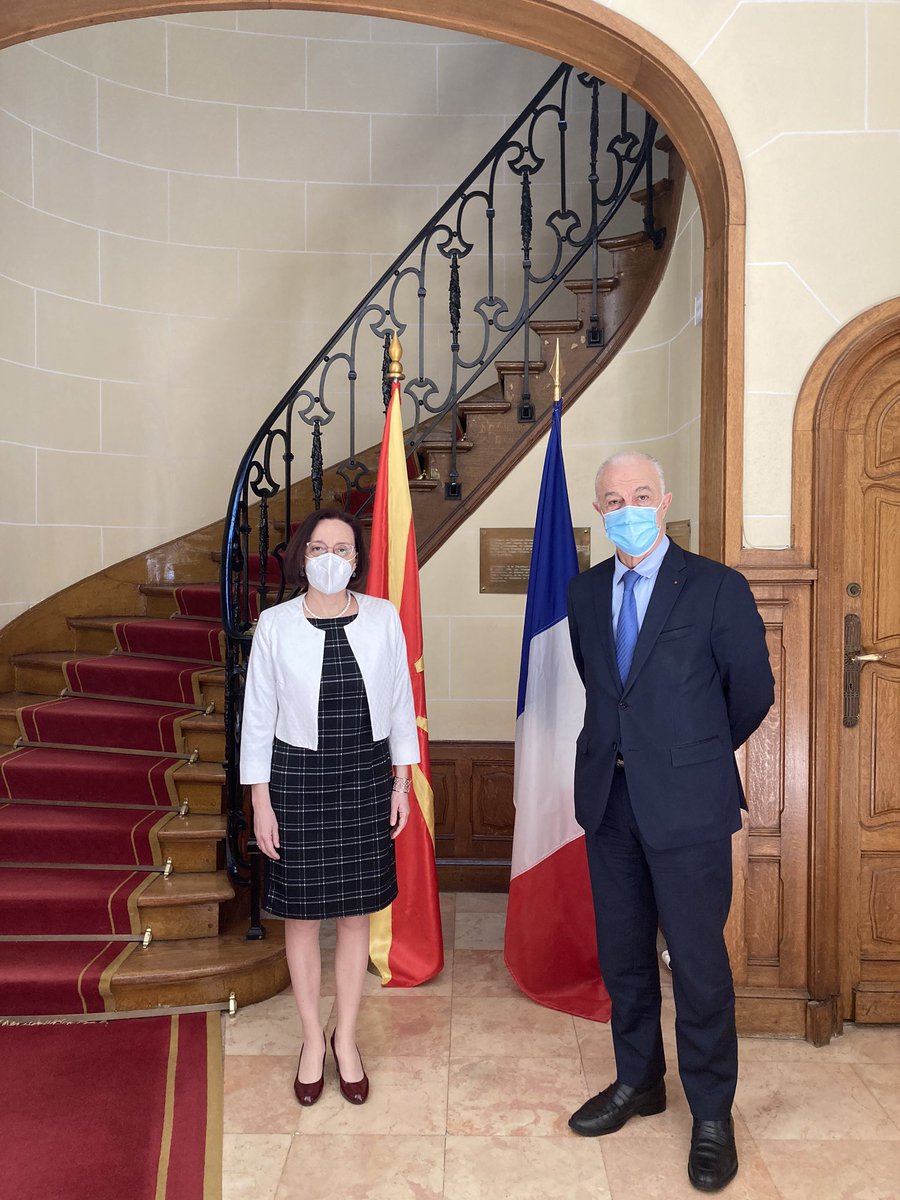 Très heureuse d’échanger avec <a href="/JMCambaceres/">JeanMarie Cambacérès</a> Président de la section des affaires européennes et internationales <a href="/lecese/">CESE</a> sur sa dernière mission officielle en 🇲🇰 Merci pour l’engagement et l’enthousiasme 🇲🇰🇫🇷
<a href="/MFA_MKD/">MFAFT North Macedonia 🇲🇰</a>