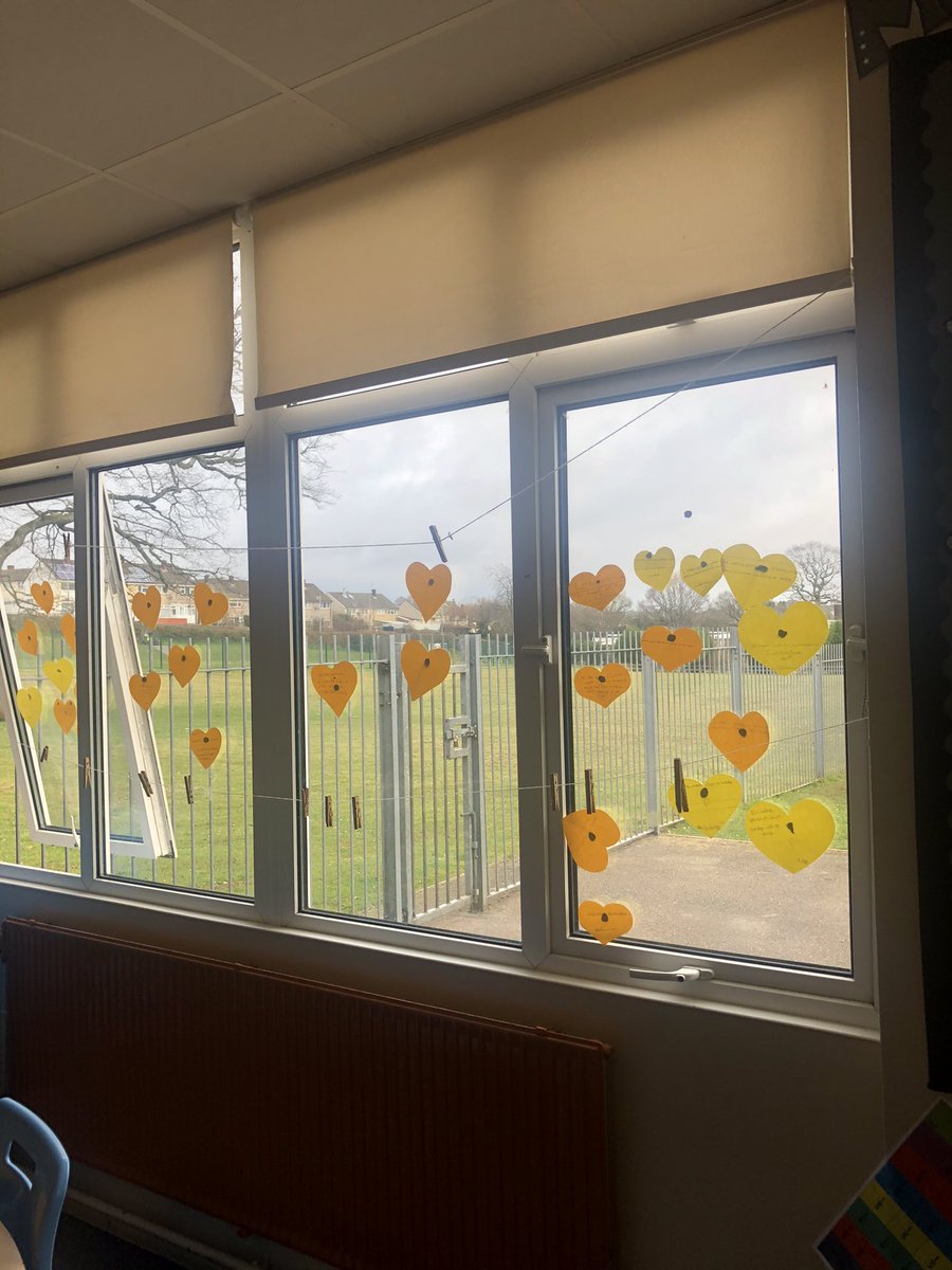 Monnow_Primary's tweet photo. Dosbarth Coral have placed their hopes for the future for everyone passing to see #AYearInLockdown https://t.co/9UnlXMXJEu