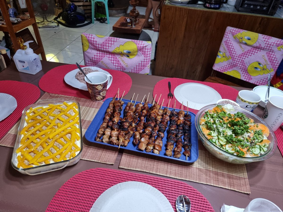 kitkatma2ts's tweet photo. #food we made this week... so far.
#BBQ #refcake #bakedscallops #arrozvalenciana #ginataan #cassava
(Forgot to take a pic of the baked mac we made last Monday.) https://t.co/22aAaqFGrP