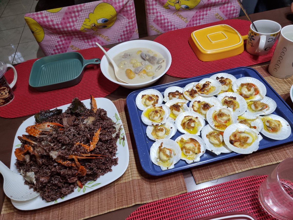 kitkatma2ts's tweet photo. #food we made this week... so far.
#BBQ #refcake #bakedscallops #arrozvalenciana #ginataan #cassava
(Forgot to take a pic of the baked mac we made last Monday.) https://t.co/22aAaqFGrP