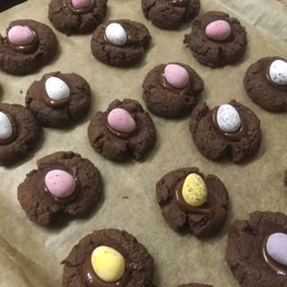 RDE_Dietitians's tweet photo. The dates are out! #CookAndEatExeter are baking again. Check your emails 

😋Monday 12th April 2021 at 11am
😋Wednesday 14th April 2021 at 4pm
😋Friday 16th April 2021 at 2pm

#HappyEaster #T1D #FoodFunFree #VirtualCooking
@DSG_BDA @DigiBeteUK @_diabetes101 https://t.co/S0wQcsLxcB