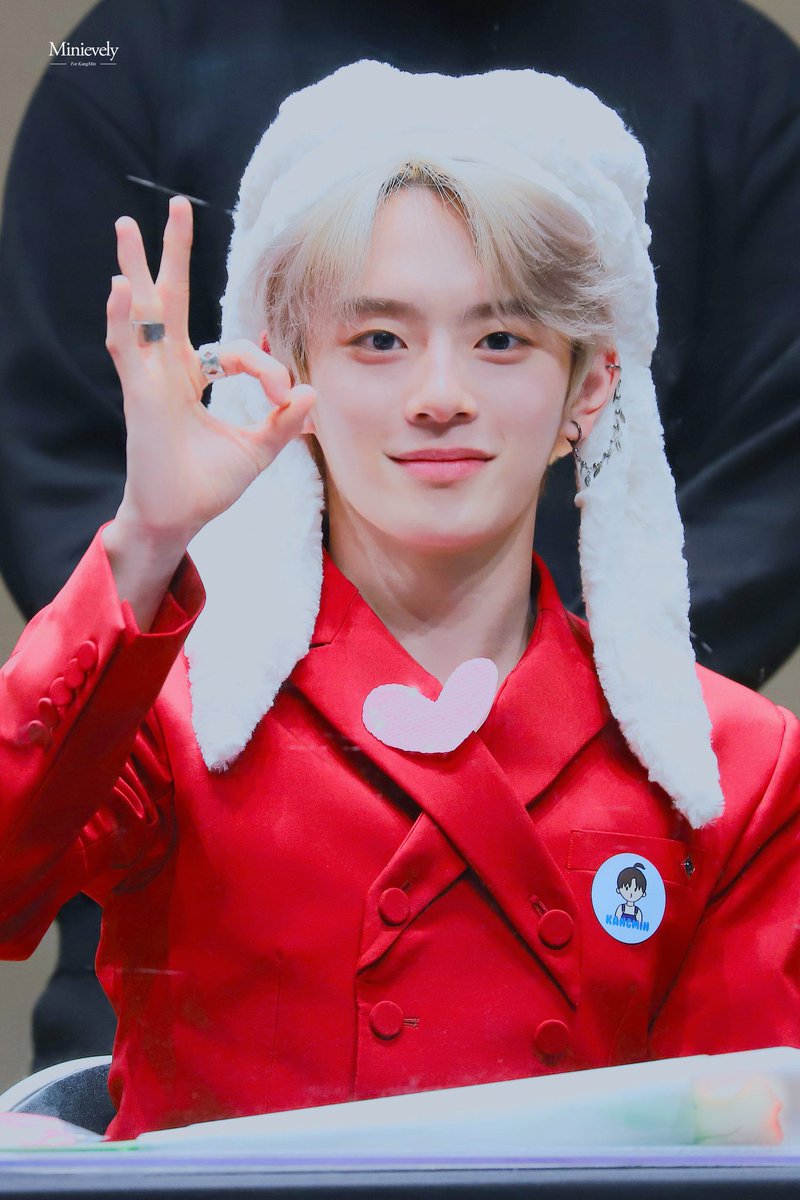 Minievely_0125's tweet photo. [HQ] 210321 팬사인회
LOVE💙
#강민 #유강민 #베리베리 #VERIVERY #カンミン #KangMin https://t.co/59vMSANF51