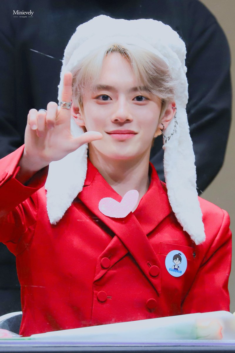Minievely_0125's tweet photo. [HQ] 210321 팬사인회
LOVE💙
#강민 #유강민 #베리베리 #VERIVERY #カンミン #KangMin https://t.co/59vMSANF51