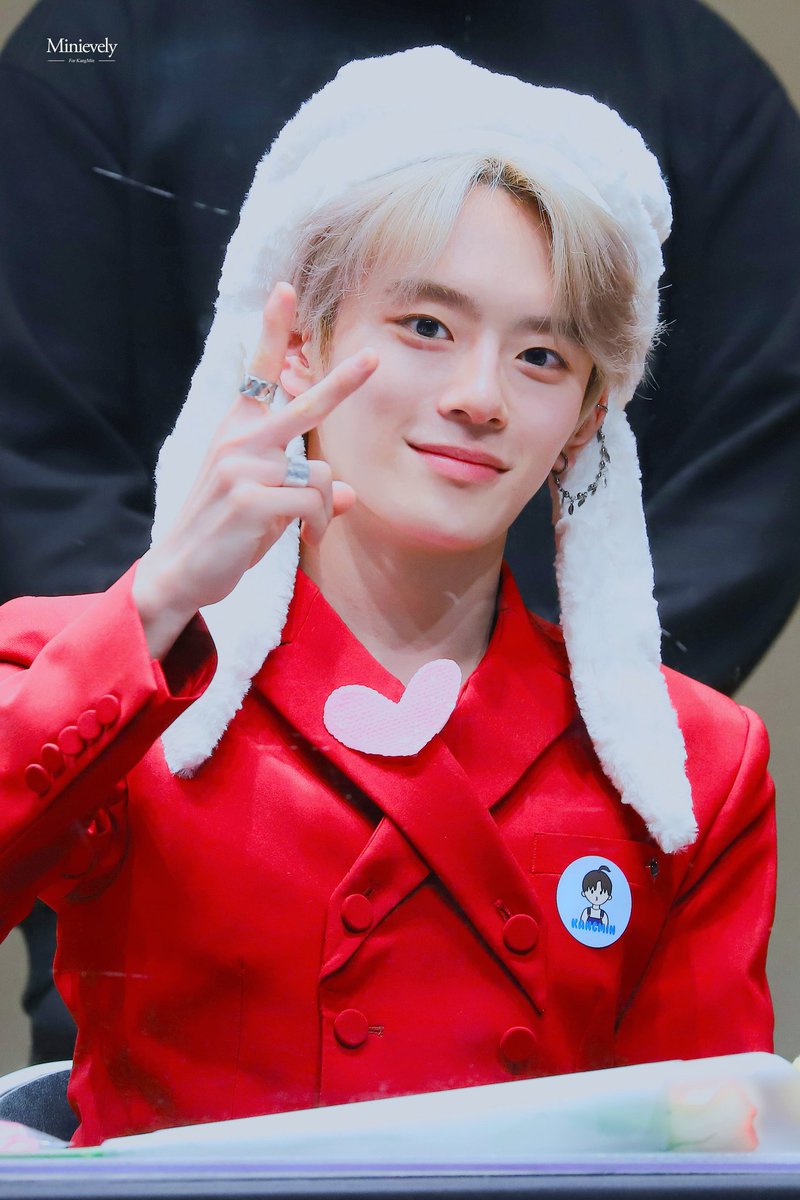 Minievely_0125's tweet photo. [HQ] 210321 팬사인회
LOVE💙
#강민 #유강민 #베리베리 #VERIVERY #カンミン #KangMin https://t.co/59vMSANF51