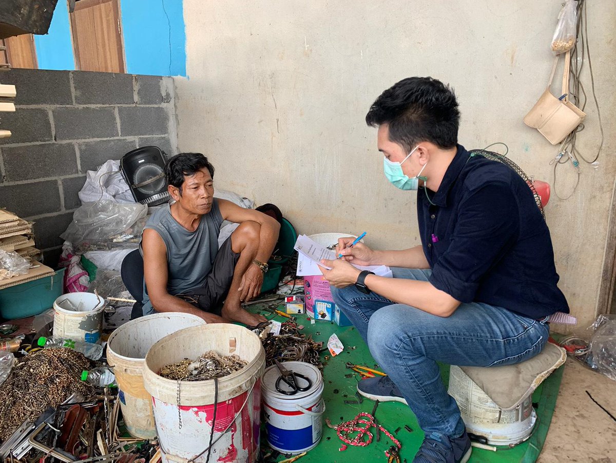 Felipe_UNODC's tweet photo. Border communities' perceptions on #organizedcrime and how it affects their lives is key for + accurate programming.

With $ from @japan @UNODC_SEAP is conducting for the 1st time in #SoutheastAsia a major survey in 40 border locations.

Getting closer to the people we serve. https://t.co/0ZxRom0sVv