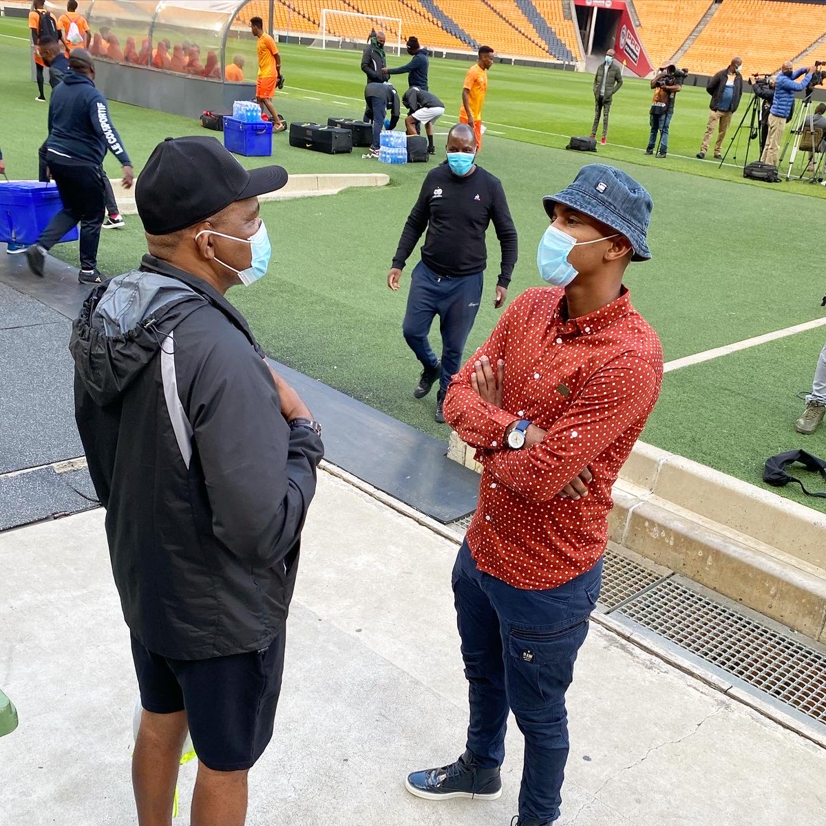 TheBold27's tweet photo. Mugudisi wa @BafanaBafana , thank you for the chat coach, matchday minus one. #BafanaBafana #BafanaKaofela #ForTheLoveOfFootball #Boldthings https://t.co/gaVMouHLBB