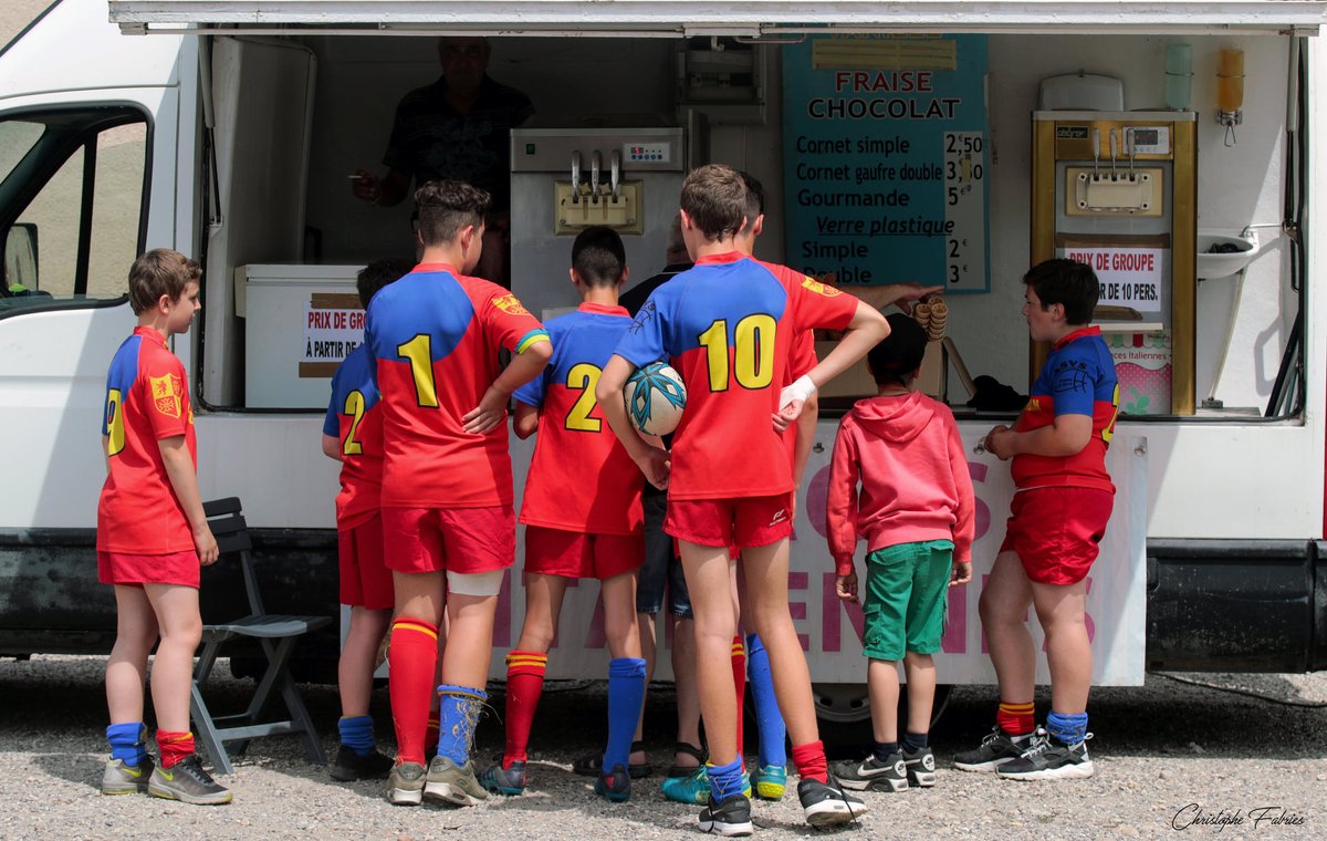 rugbyamateurfr's tweet photo. Mercredi 24 Mars - Journée Européenne de la glace artisanale !
(©photo Christophe Fabriès #RugbyAmateur) 🍦🍨🍧

#MasterGlace  #rugby #pictures #rugbystyle #picoftheday #photooftheday #rugbyamateur #espritrugby https://t.co/hYM534Vc26