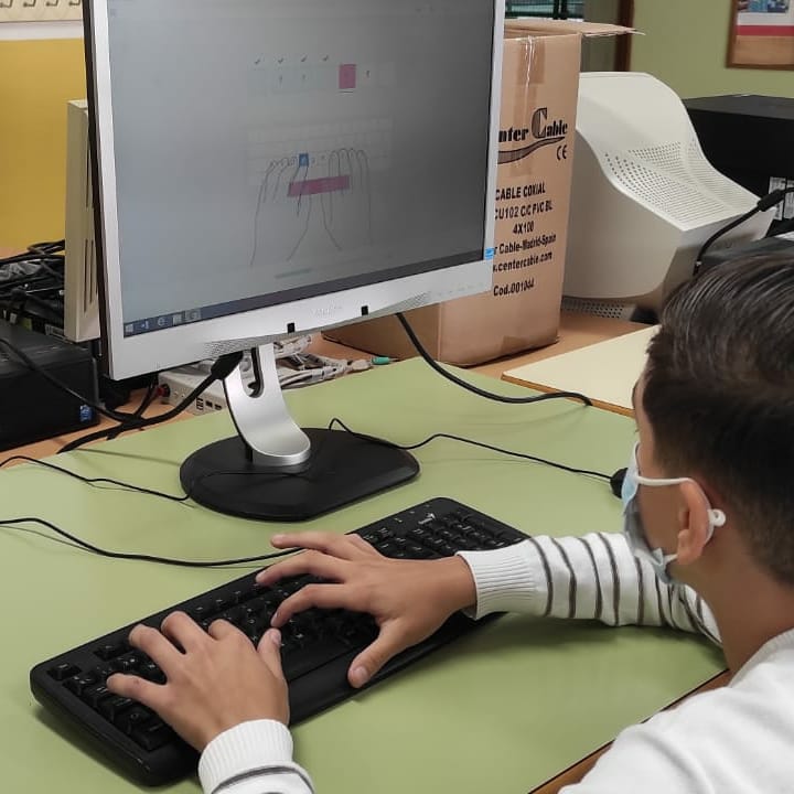 CEIPJabega's tweet photo. IMPULSA 2.0

Nuestro alumnado de 5° y 6° de Primaria continúa aprendiendo con las nuevas tecnologías. Hoy ha tocado taller de mecanografía

Algunos han pasado de 🐢 a 🐆... ¡¡Qué rapidez!! https://t.co/xIlURcAteJ