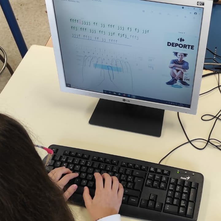 CEIPJabega's tweet photo. IMPULSA 2.0

Nuestro alumnado de 5° y 6° de Primaria continúa aprendiendo con las nuevas tecnologías. Hoy ha tocado taller de mecanografía

Algunos han pasado de 🐢 a 🐆... ¡¡Qué rapidez!! https://t.co/xIlURcAteJ