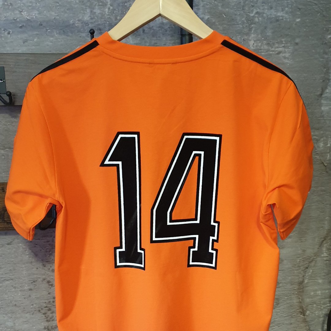 SportusNL's tweet photo. 🧡
.
.
#vooraltijdnr14 #cruijff #cruyffclasssics https://t.co/xsGAWTLfUs